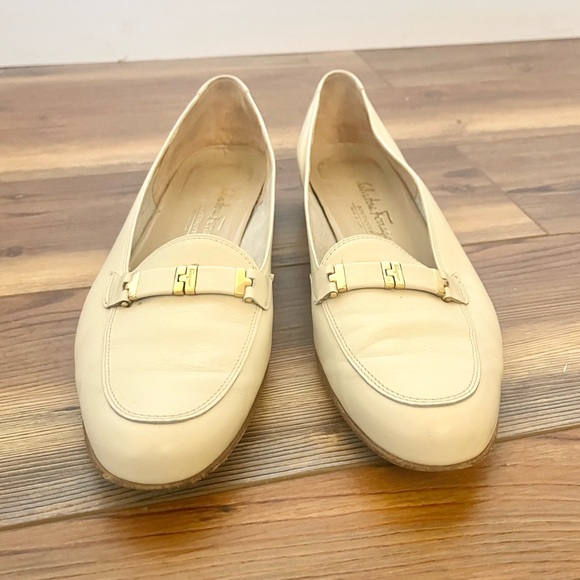 Salvatore Ferragamo Womens Leather Cream Loafer Shoes Gold Tone size 11 - Picture 5 of 10